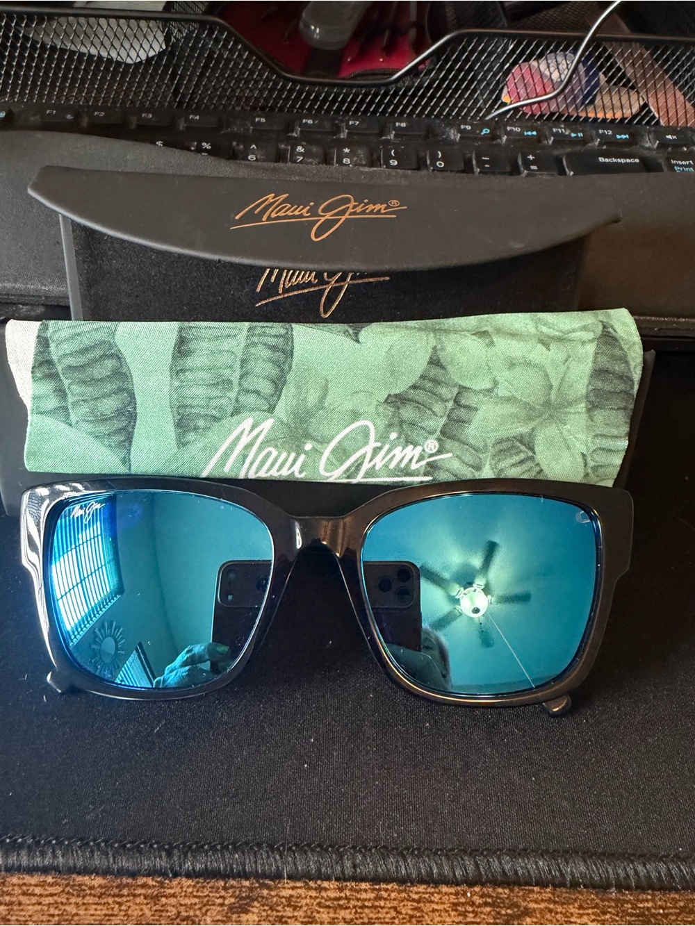 Maui Jim Kou cat eye blue polarized lens glasses. B884-03